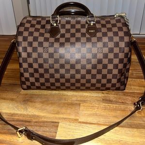 Louis Vuitton Speedy Bandouliere 35 Damier Ebene is ready for a new home.